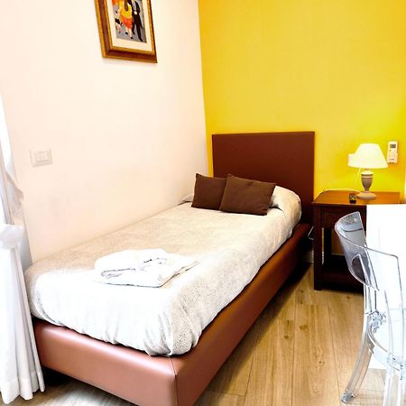 Agora Singola Con Bagno Privato Adiacente Bed & Breakfast Napoli Bagian luar foto
