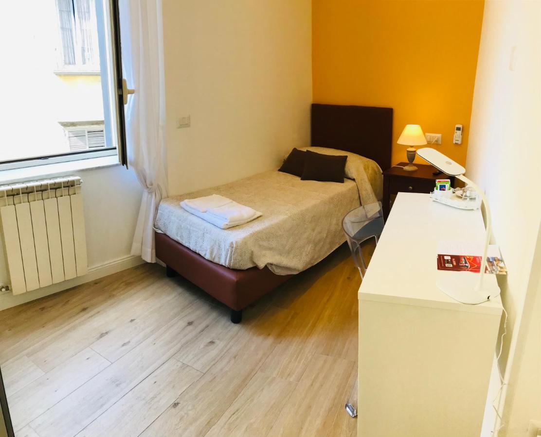 Agora Singola Con Bagno Privato Adiacente Bed & Breakfast Napoli Bagian luar foto