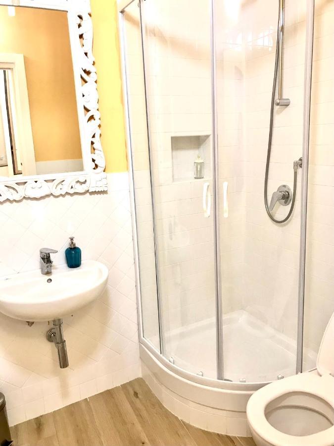 Agora Singola Con Bagno Privato Adiacente Bed & Breakfast Napoli Bagian luar foto
