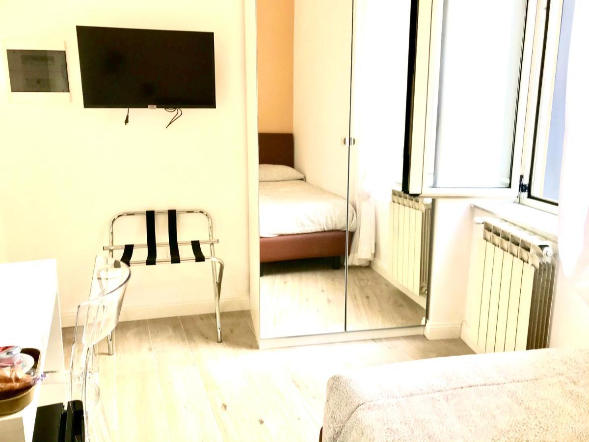Agora Singola Con Bagno Privato Adiacente Bed & Breakfast Napoli Bagian luar foto
