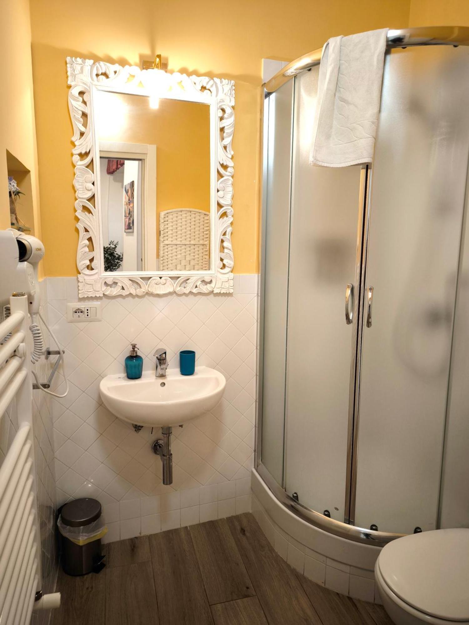 Agora Singola Con Bagno Privato Adiacente Bed & Breakfast Napoli Bagian luar foto