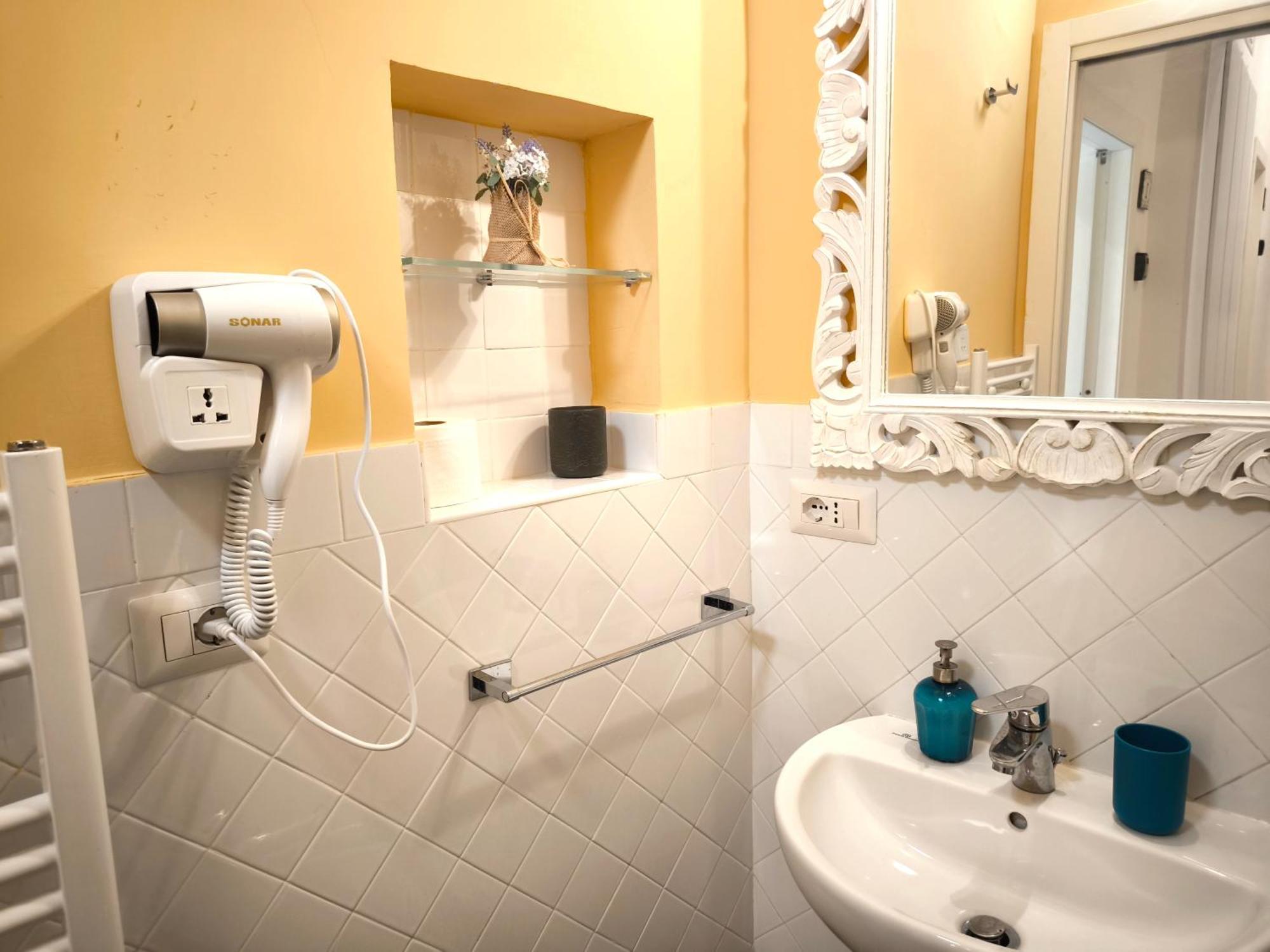 Agora Singola Con Bagno Privato Adiacente Bed & Breakfast Napoli Bagian luar foto