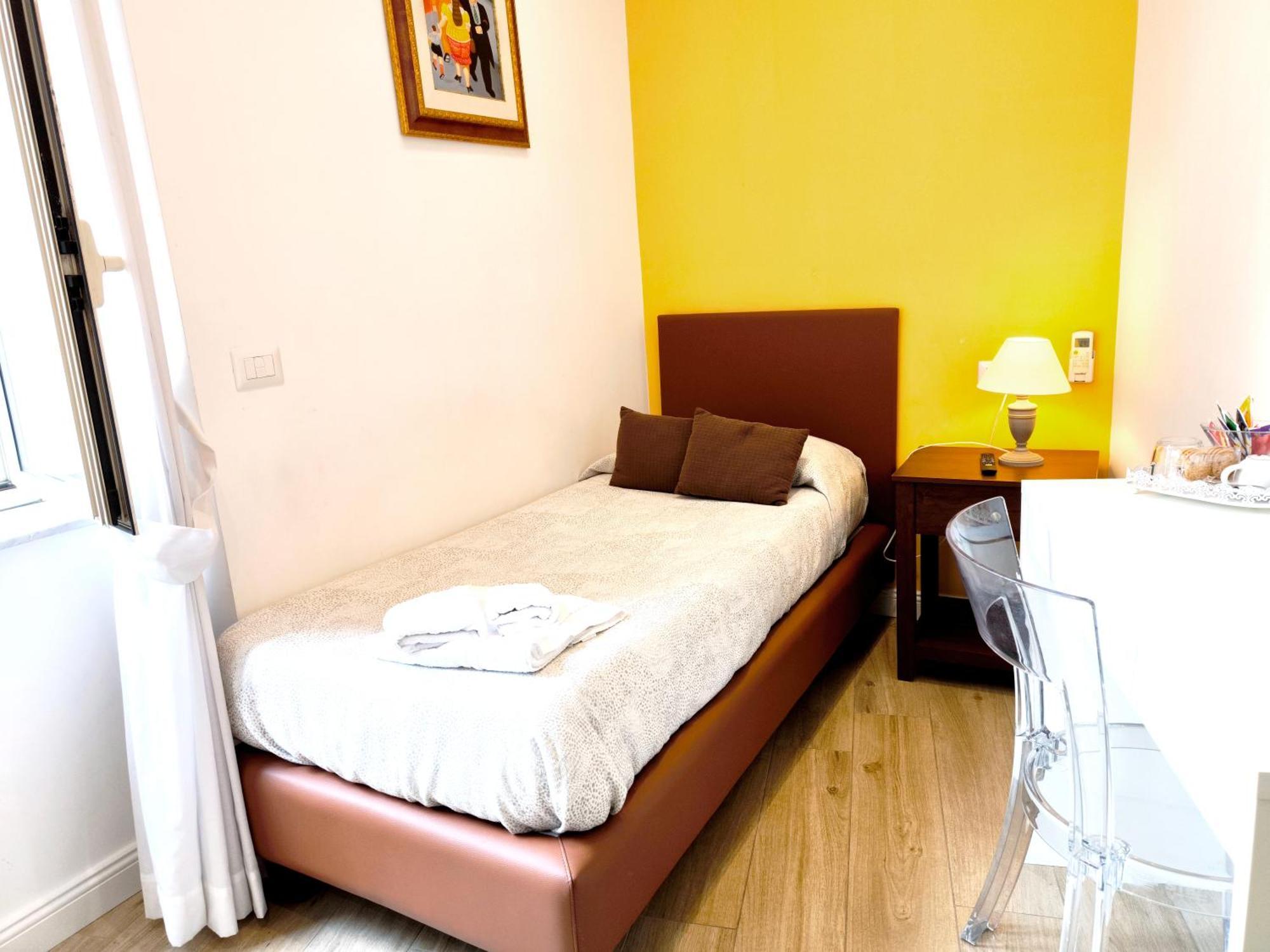 Agora Singola Con Bagno Privato Adiacente Bed & Breakfast Napoli Bagian luar foto