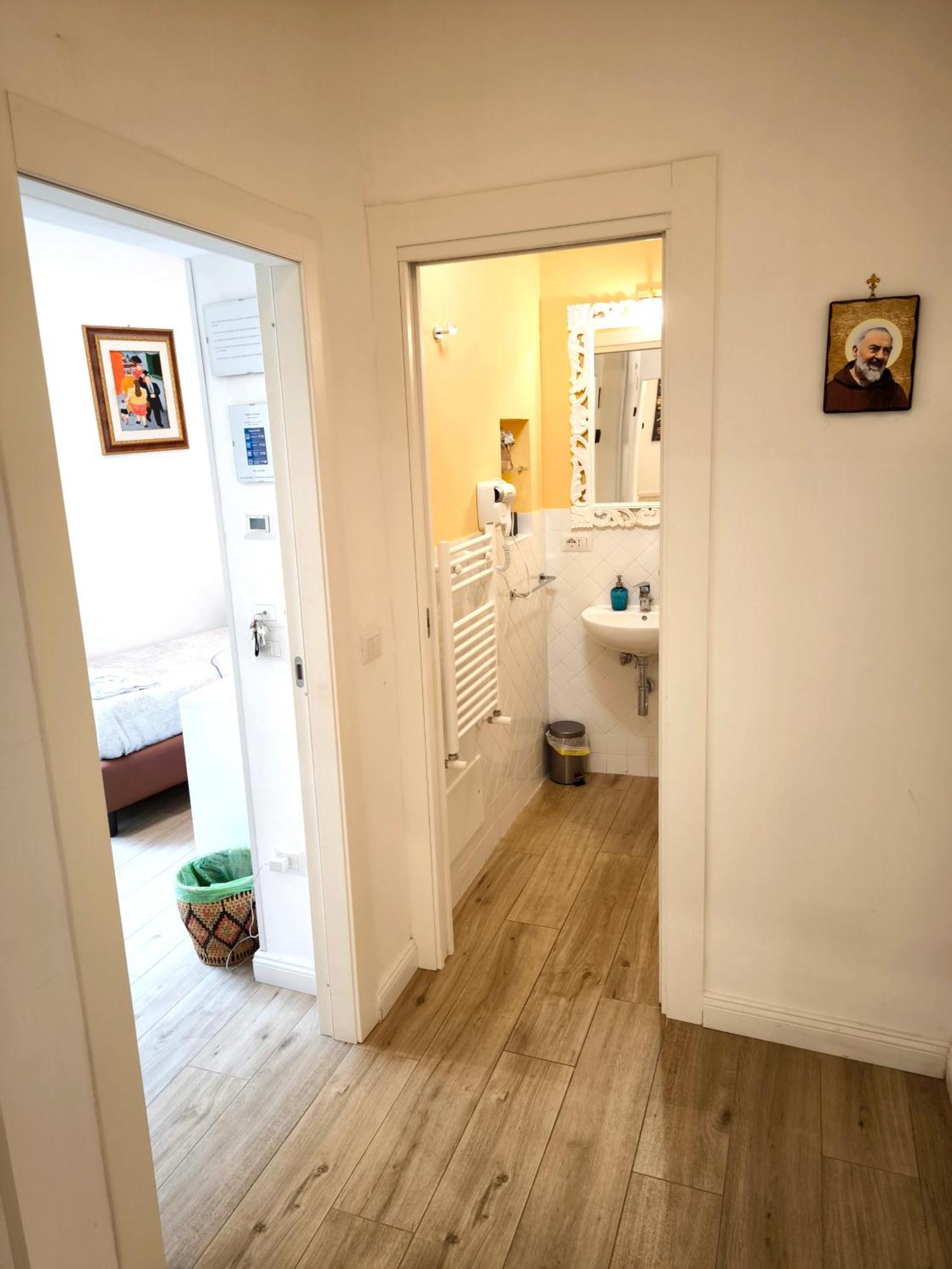 Agora Singola Con Bagno Privato Adiacente Bed & Breakfast Napoli Bagian luar foto